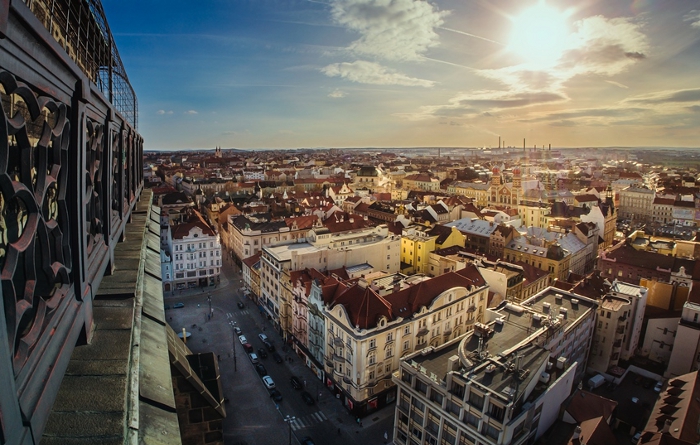 Výhled z věže katedrály sv. Bartoloměje v Plzni.