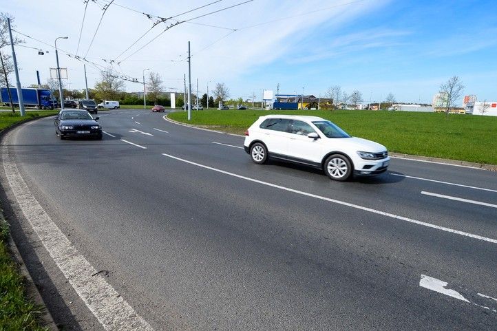 Kruhový objezd u Makra (foto: M. Pecuch) 240417_Doprava_Makro_kruhovy_objezd