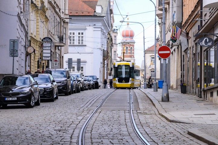 Zbrojnická ul. (foto: M. Pecuch) 240417_Doprava_Tram_Zbrojnicka_1