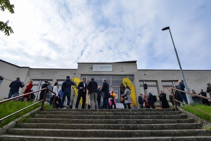 Bývalá budova kulturního domu (foto: M. Pecuch 240423_Cerveny_Hradek_byty_5