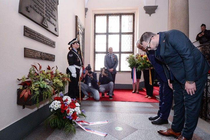 240506_Slavnosti_svobody_Prijeti_pieta_radnice_5