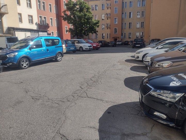 Zdroj fotografií: Správa veřejného statku města Plzně 240722_Vnitroblok_Guldenerova_1