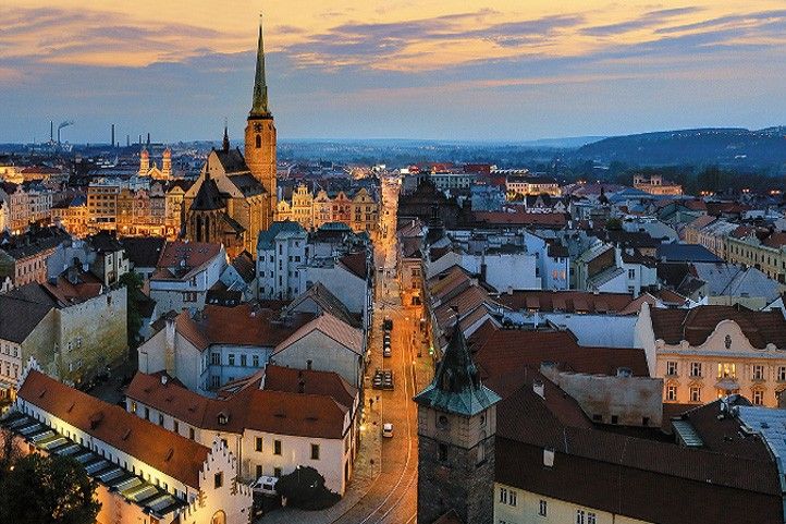 Historické centrum města Plzně v létě (zdroj: www.visitplzen.eu) 240809_Historicke_centrum_vecer_leto_visit_plzen