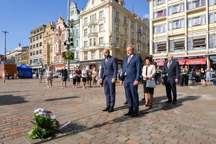 Pietní akt na náměstí Republiky v Plzni (fotografie: M. Pecuch) 240821_Pieta_21_srpen_1