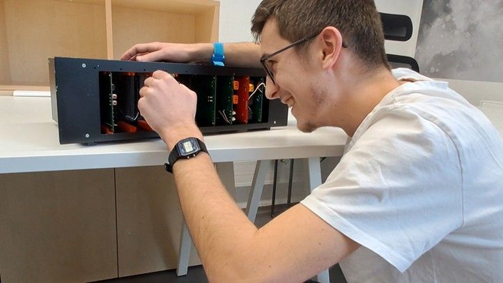 Zdroj fotografií: Správa informačních technologií města Plzně 240828_Pine_Sol2_Cube