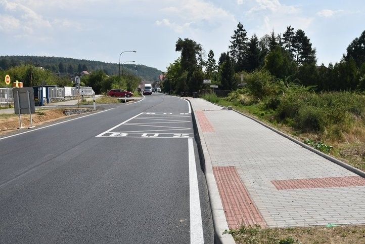 Na silnici v Radčicích se vrací provoz. Fotografie: R. Žáková 240902_radcice_silnice_02