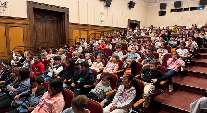 Žáci plzeňských základních škol na promítání filmu Gump - jsme dvojka. Fotografie: archiv MMP 240925_skolaci_gump