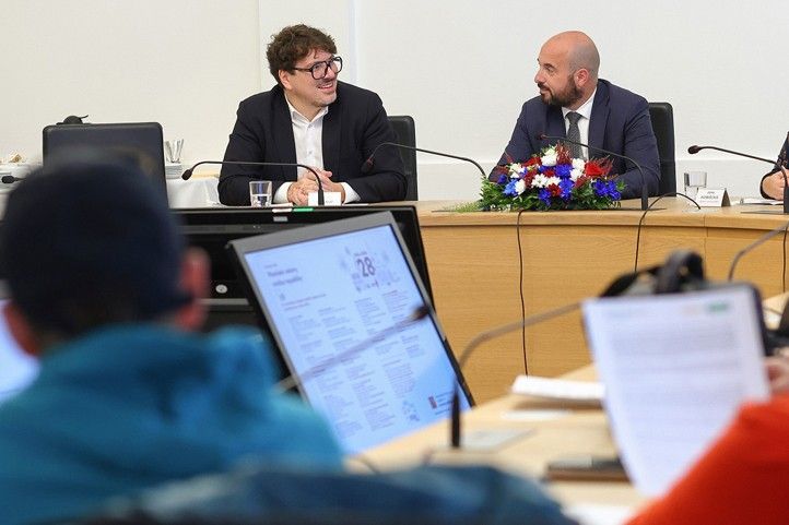 Fotografie z tiskové konference: Z. Vaiz 241001_28_rijen_Vznik_republiky_1