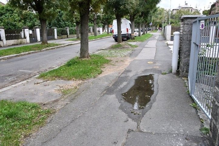 Ulice Kapitána Jaroše na Slovanech se dočká opravy. Fotografie: SVS MP 241004_kapitana_jarose_04