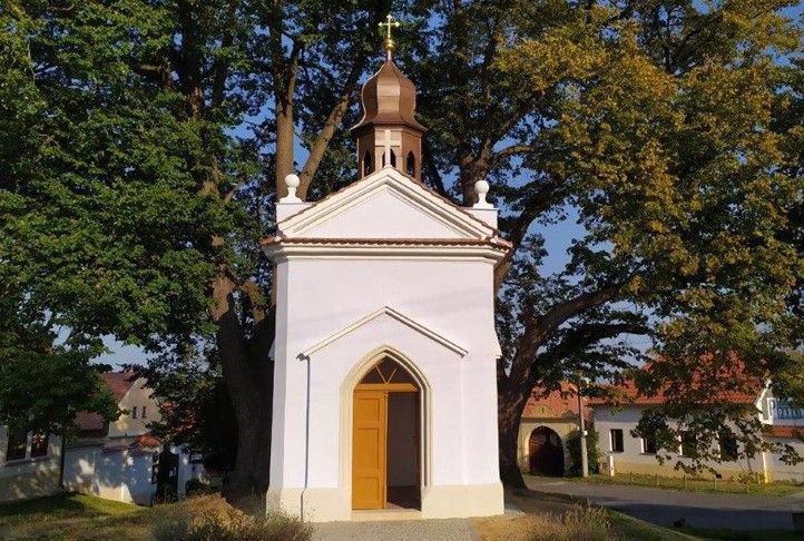 Kaplička po rekonstrukci (fotografie: I. Pelíšková) 241009_Kaplicka_Cernice_2