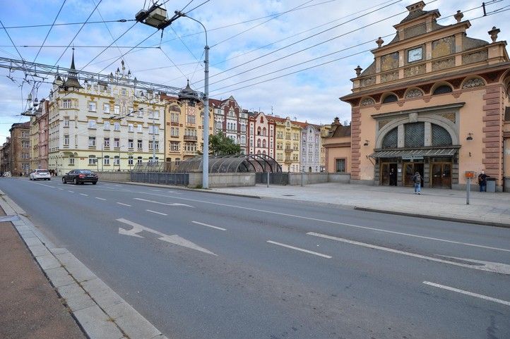 Aktuální stav u Jižního nádraží (fotografie: M. Pecuch) 241015_Jizni_nadrazi_jizak_popelnice_1