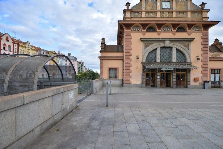 Aktuální stav u Jižního nádraží (fotografie: M. Pecuch) 241015_Jizni_nadrazi_jizak_popelnice_2