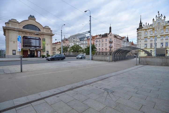 Aktuální stav u Jižního nádraží (fotografie: M. Pecuch) 241015_Jizni_nadrazi_jizak_popelnice_4