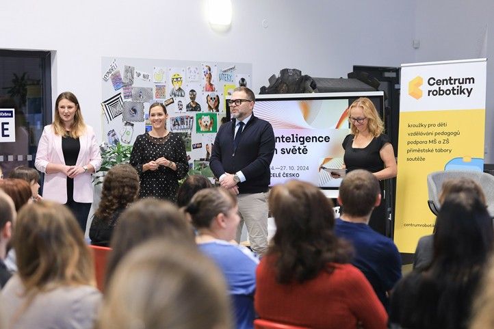 Zdroj fotografií: Centrum robotiky 241025_Konference_Dny_AI_2