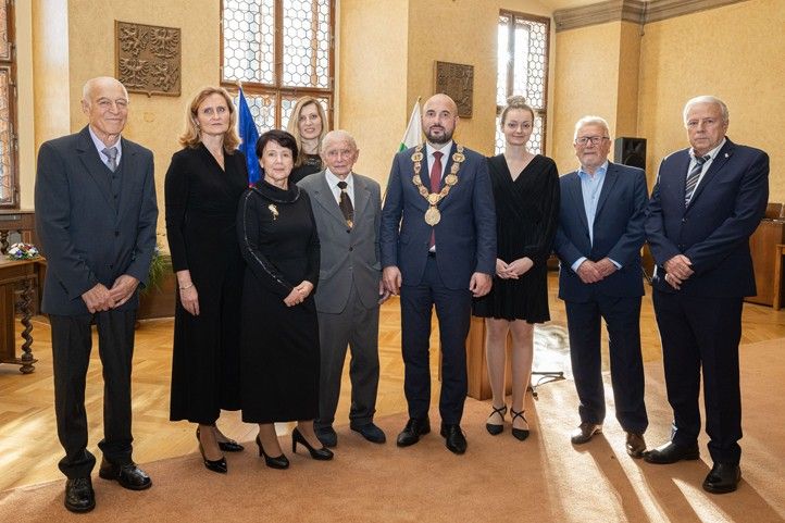 Společné foto po slavnostním ceremoniálu (foto: R. Muchka) 241028_Vznik_republiky_Oceneni_1