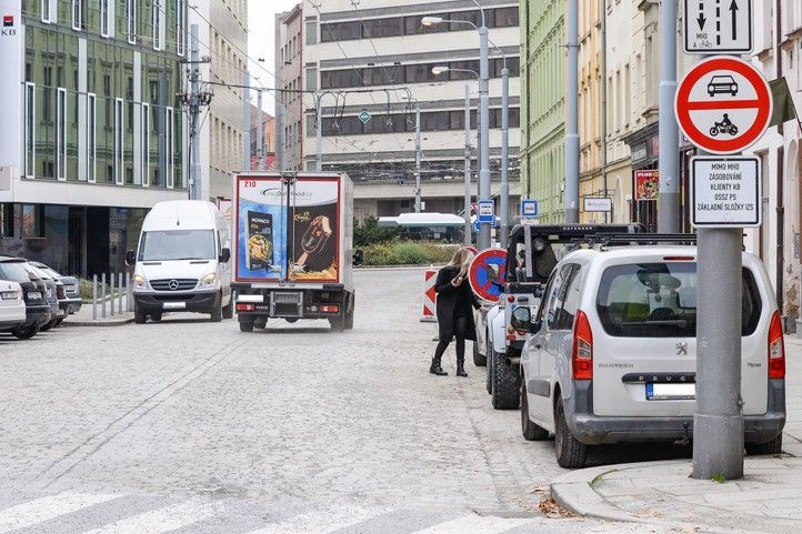 Opravená Goethova ulice (fotografie: M. Pecuch) 241031_Goethova_2