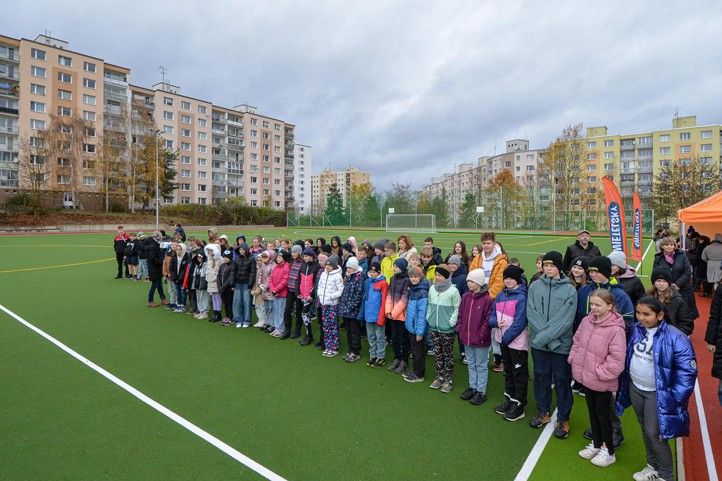 Slavností otevření sportoviště (fotografie: M. Pecuch) 241119_Hriste_4_ZS_pozemni_hokej_4