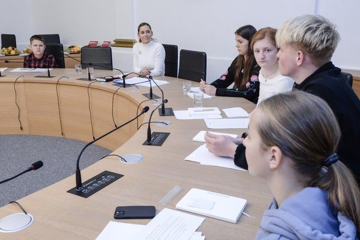 Fotografie: M. Pecuch 241127_Skolni_parlament_1