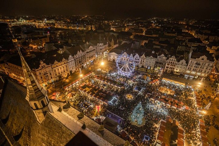 Rozsvícení vánočního stromu v Plzni (fotografie: R. Muchka) 241202_Advent_vanocni_strom_2
