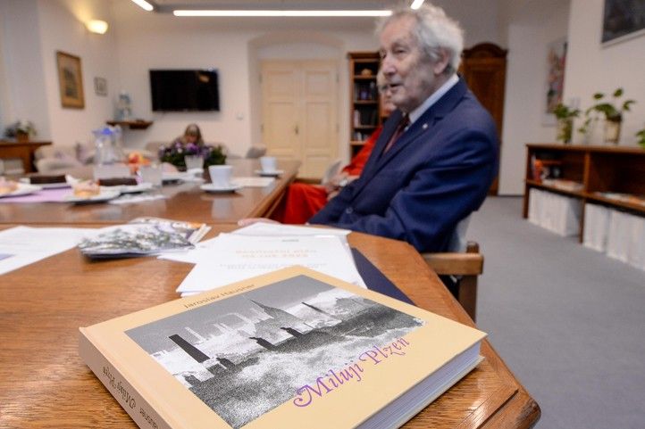 Přijetí na plzeňské radnici (fotografie: M. Pecuch) 241203_Hausner_3