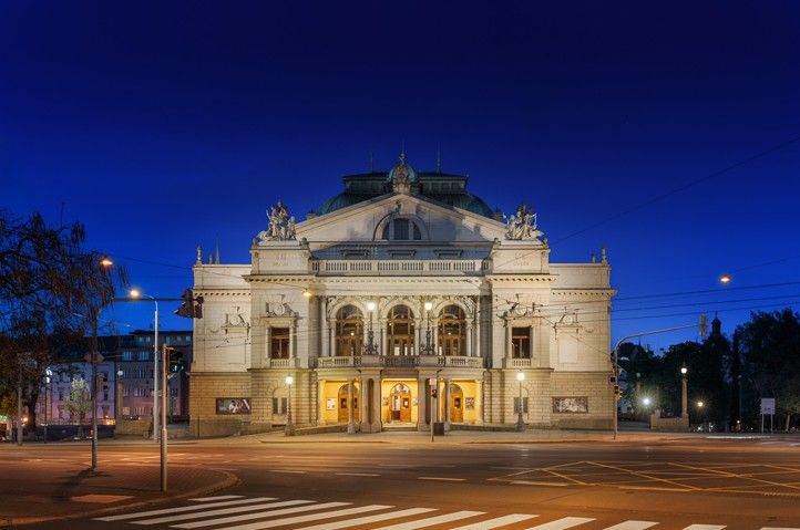 241204_Hotelove_noci_DJKT