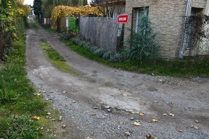 Odpolední ulice před opravou.  241223_odpoledni_03