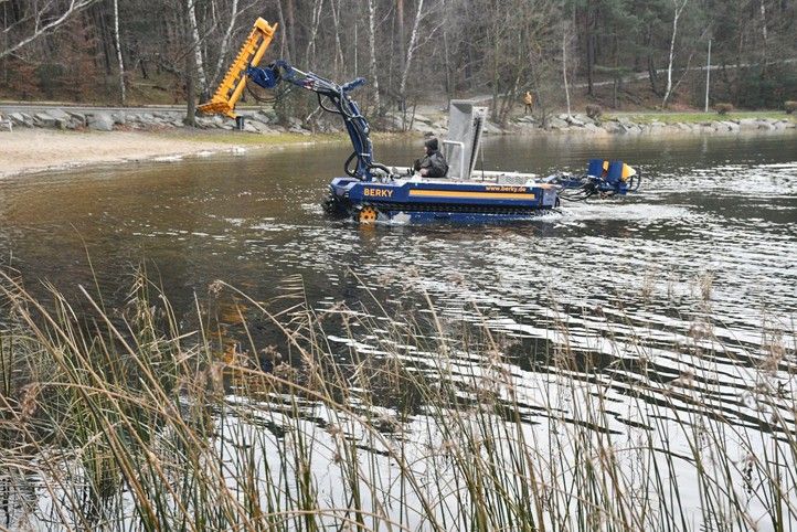 Velký bolevecký rybník (fotografie: R. Žáková) 250117_Bolevak_plaz_2
