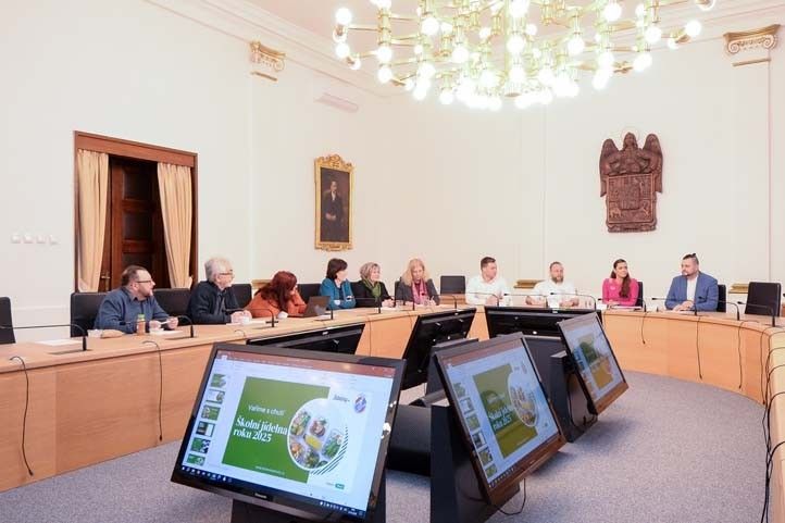 Foto z tiskové konference 250121_Jidelny_1