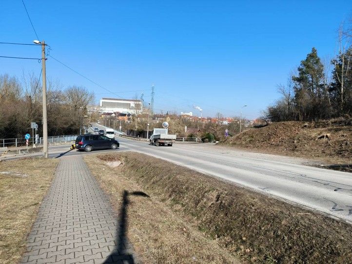 Křižovatka na Výsluní (zdroj fotografií: ÚMO Plzeň 3) 250221_Vysluni_kaceni_stromy_1