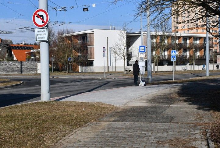 Fotografie: R. Žáková 250227_Zastavka_Nova_Hospoda_Bus_43_1