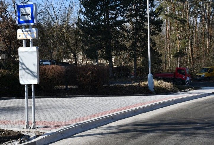 Fotografie: R. Žáková 250227_Zastavka_Nova_Hospoda_Bus_43_2