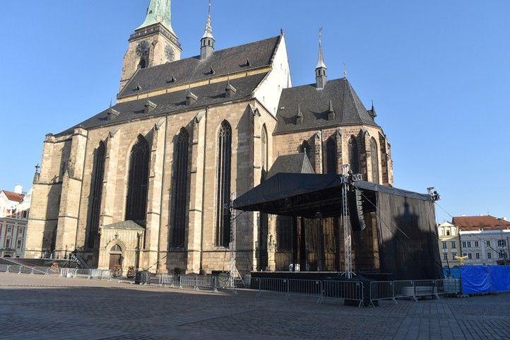 Ilustrační fotografie z příprav na náměstí Republiky (fotografie: H. Josefová) 250306_Namesti_Republiky_pripravy_Dundu_1