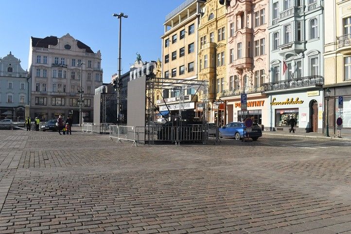 Ilustrační fotografie z příprav na náměstí Republiky (fotografie: H. Josefová) 250306_Namesti_Republiky_pripravy_Dundu_2