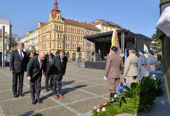 Vzpomínkové setkání na náměstí T. G. Masaryka v Plzni (fotografie: M. Pecuch) 250307_TGM_1
