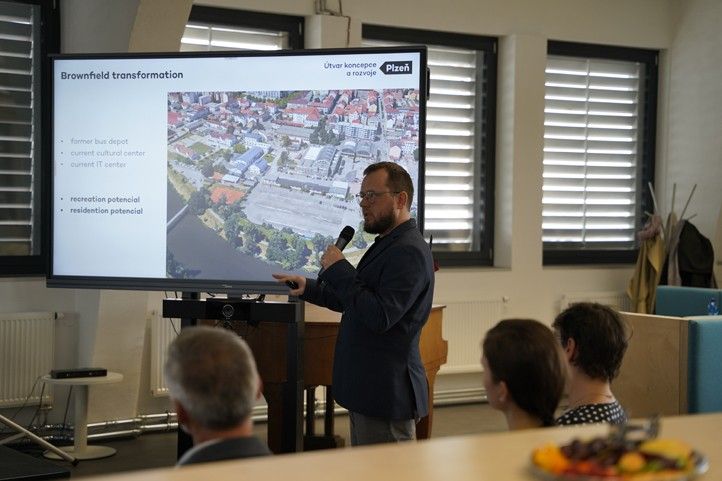 Fotografie: V. Hilshanskyi (SITMP) 250311_Jihokorejska_navsteva_UKR_Bosak_6