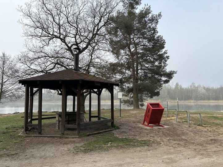 Speciální koše na popel. Fotografie: M. Gregar 250424_Uhlaky_03