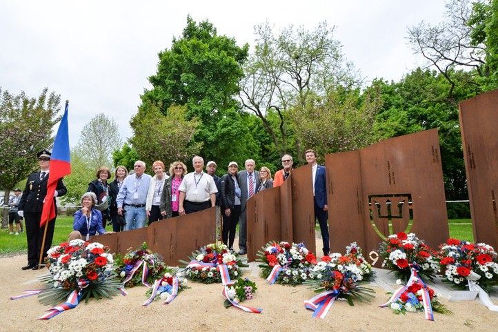 Odhalení památníku 97. pěší divize (fotografie: M. Pecuch) 250503_Slavnosti_svobody_Pamatnik_Infantry_Division_10