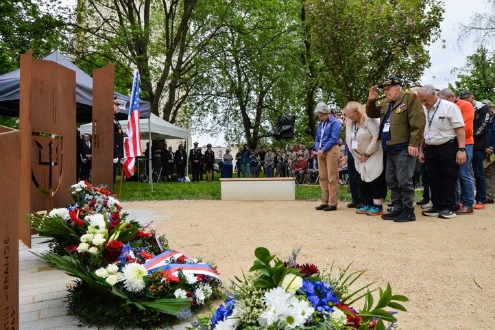 Odhalení památníku 97. pěší divize (fotografie: M. Pecuch) 250503_Slavnosti_svobody_Pamatnik_Infantry_Division_8