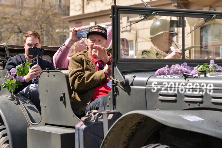 Convoy of Liberty (fotografie: M. Pecuch) 250504_Slavnosti_svobody_Convoy_of_Liberty_1