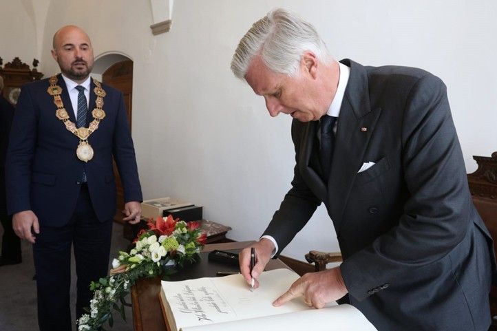 Fotografie: R. Muchka / M. Říský 250506_Slavnosti_svobody_Kral_Belgie_Radnice