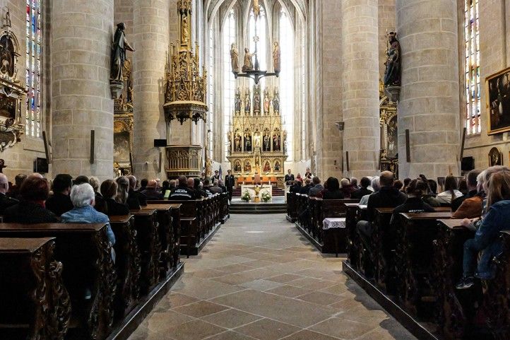 Fotografie: J. Pužmanová 250526_Policie_katedrala_4