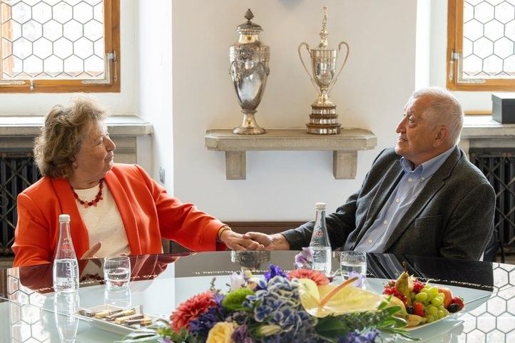 Karel Sedláček převzal Cenu 1. června. Fotografie: R. Muchka  250601_Cena_1_Cervna_04