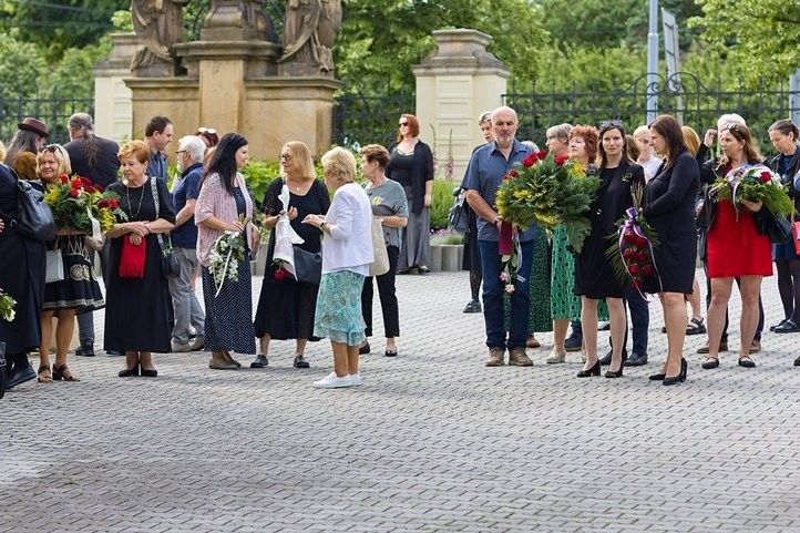Sochařka Marie Uchytilová má v Plzni čestný hrob. Fotografie: P. Eret 250604_cestny_hrob_marie_uchytilova_05