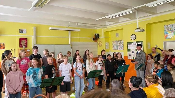 Oslavy 10. základní školy. Fotografie: archiv 10. ZŠ 250609_10_zs_oslavy_01