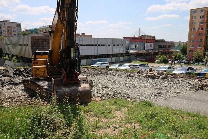 Zahájení stavby parkovacího domu Atom. Fotografie: P. Eret 250611_parkovaci_dum_atom_04