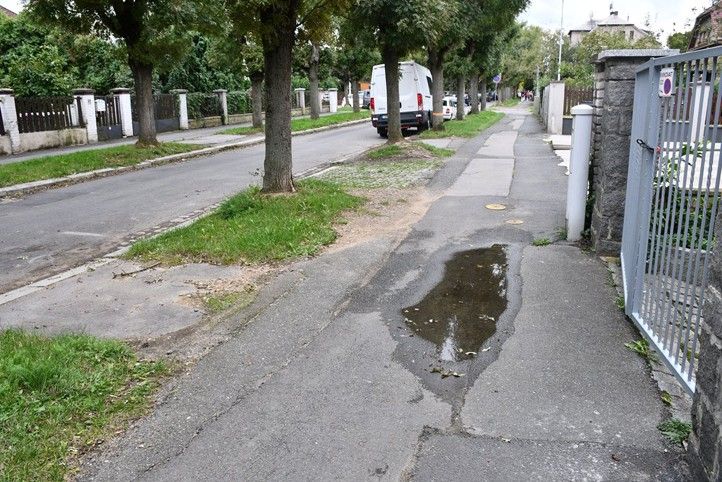 Komunikace před opravou (fotografie: R. Žáková) 250730_Kapitana_Jarose_pred_2