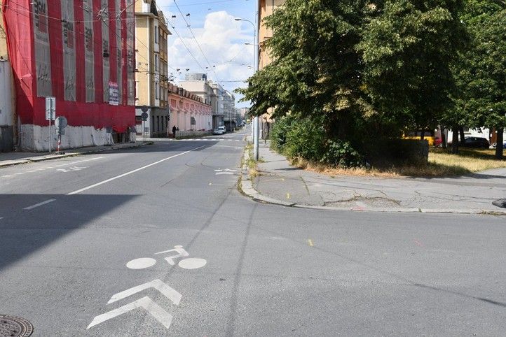 Ilustrační fotografie současného stavu: R. Žáková 250731_Husovo_nam_1