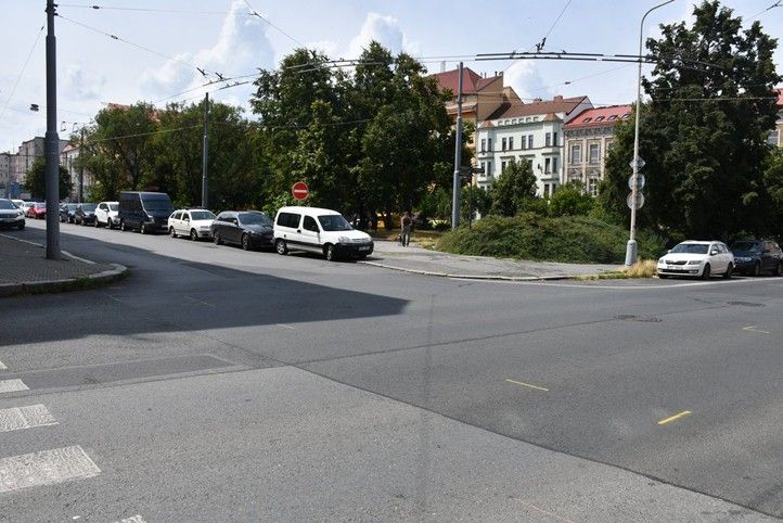 Ilustrační fotografie současného stavu: R. Žáková 250731_Husovo_nam_2