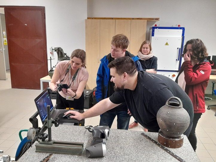 Zdroj fotografií: Fakulta strojní ZČU 250731_ZCU_skenovani_archeologie_1