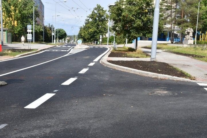Opravená ulice na Dlouhých. Foto: R. Žáková 250801_Oprava_Na_Dlouhych_03